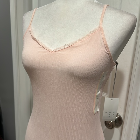 Brand new and easy sleeves top - Picture 3 of 6